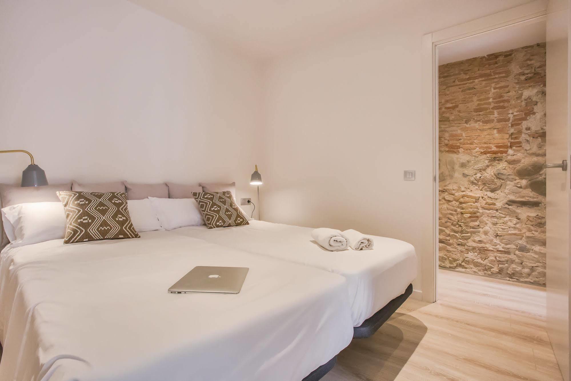 Flateli - Plaça Catalunya 22 Girona Bagian luar foto