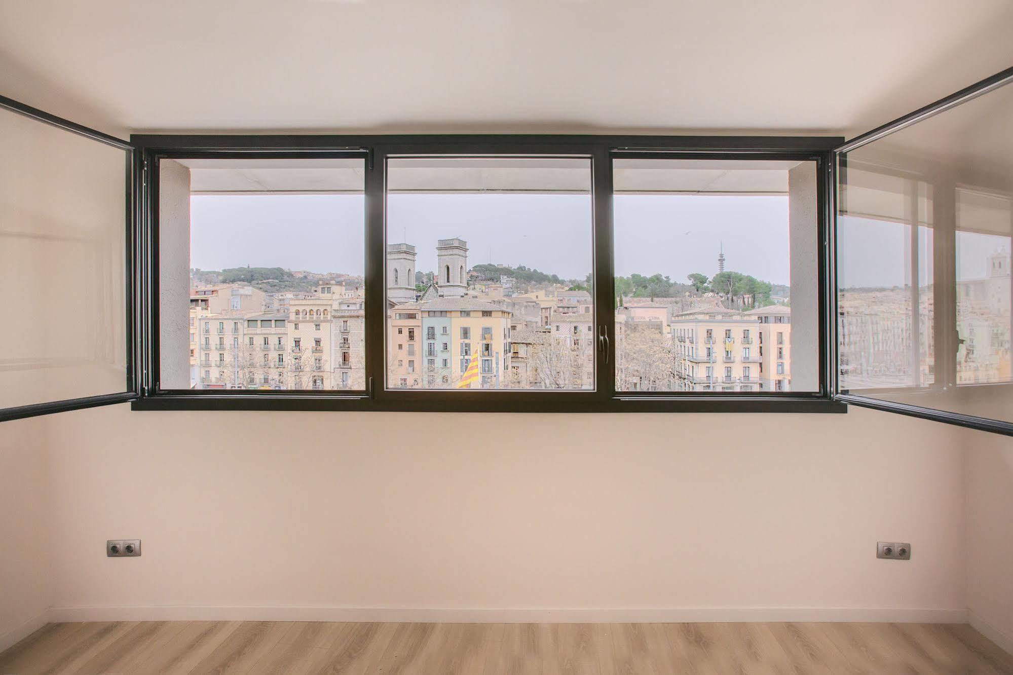 Flateli - Plaça Catalunya 22 Girona Bagian luar foto