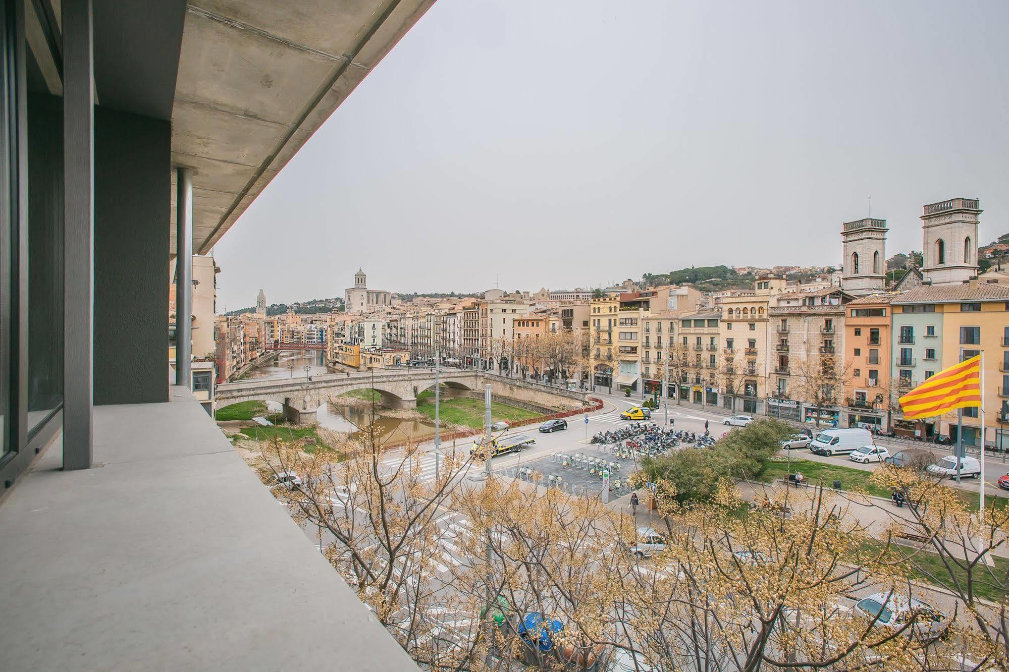 Flateli - Plaça Catalunya 22 Girona Bagian luar foto
